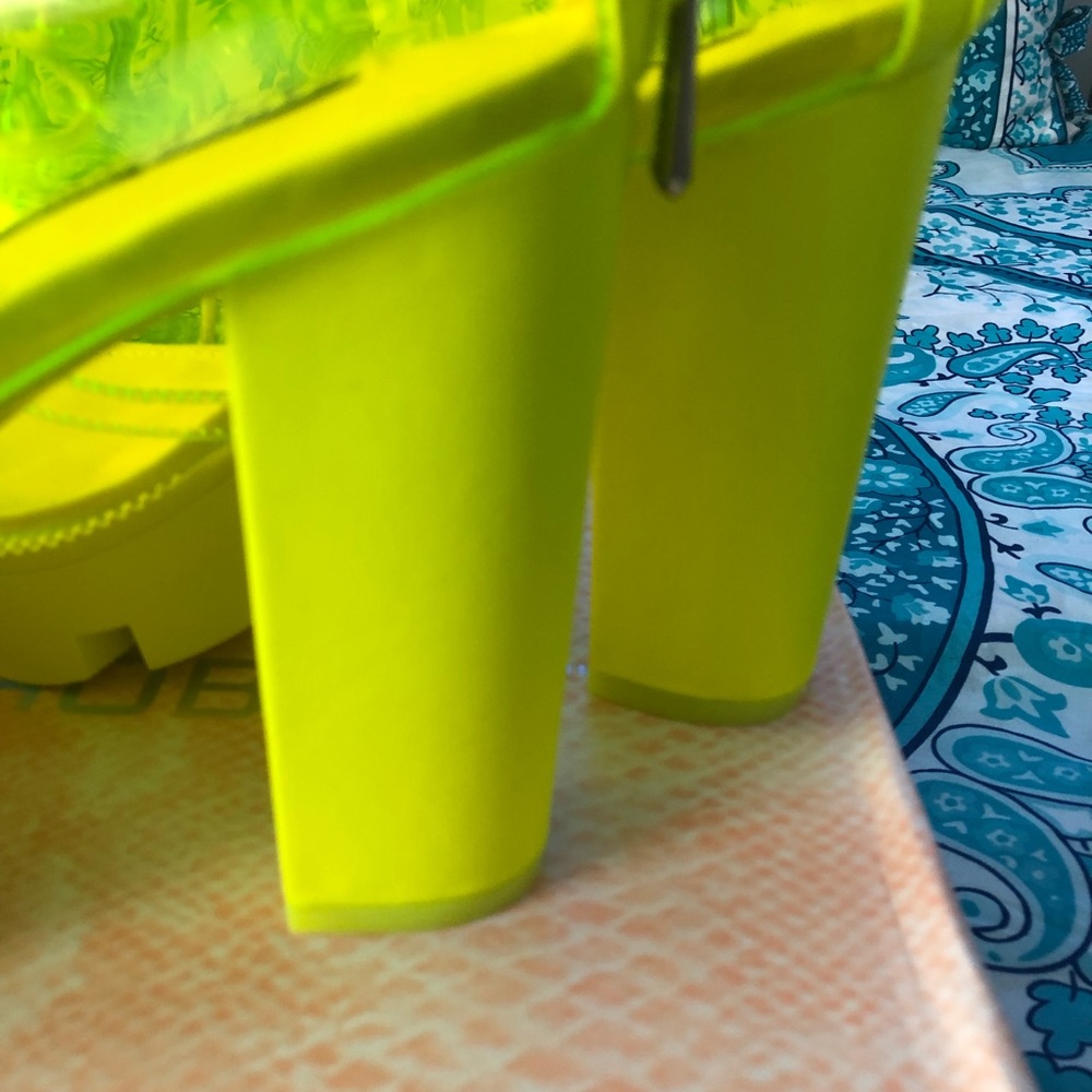 Boots - Picture 4 of 9